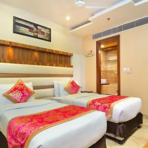 **** ホテル Hari Piorko Grand - 2 Min From New Railway Station インド